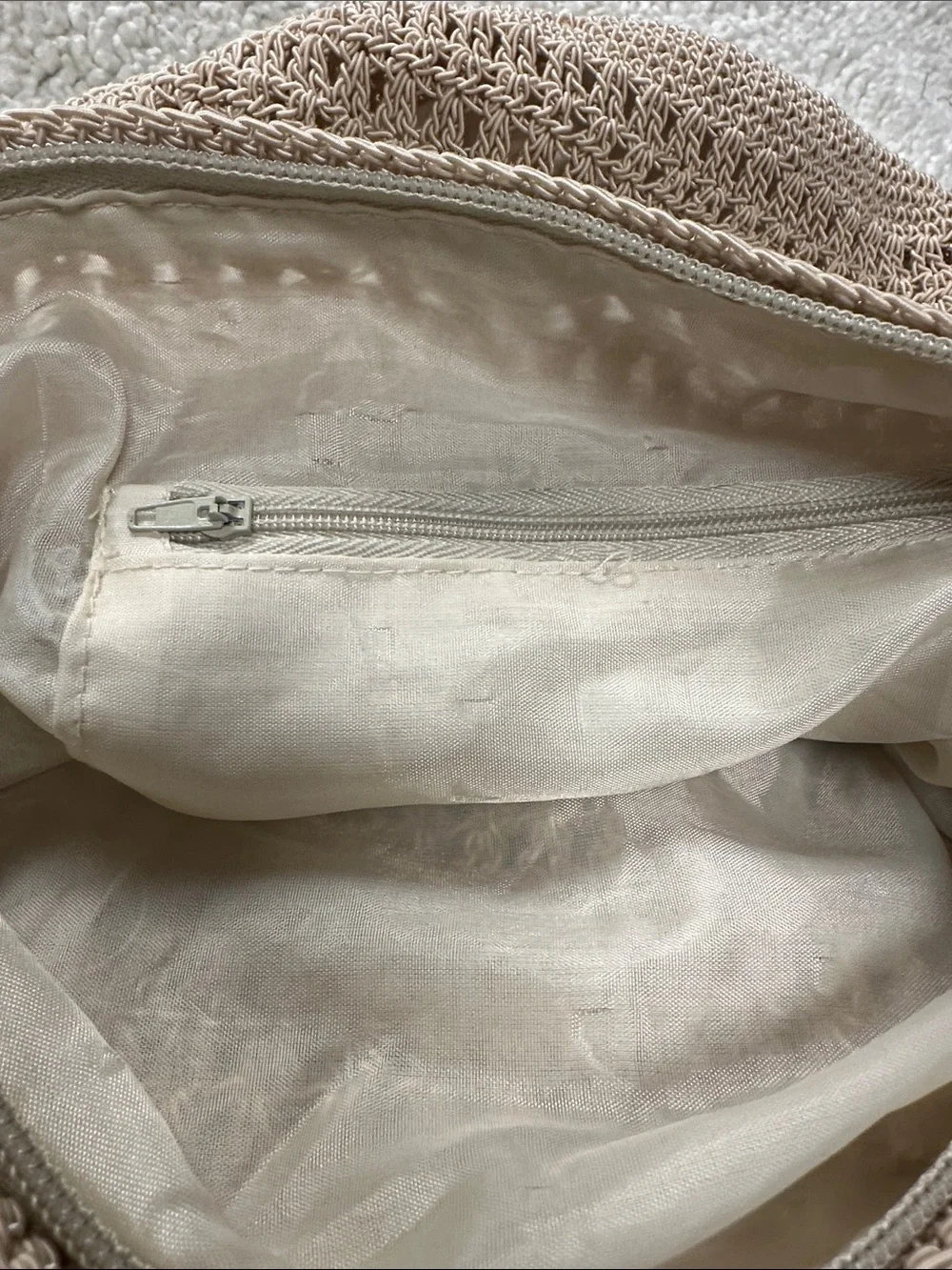 Lined  tan crochet zippered bucket bag, boho hippie coastal beach purse tan EUC!